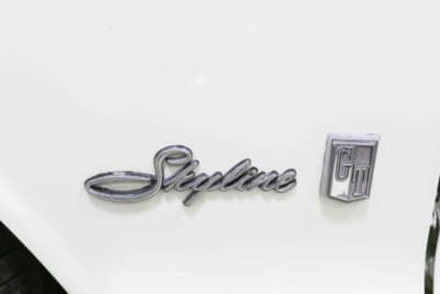 日産 スカイライン2000GT-R：エンブレムからもノーマルであることを窺い知れる