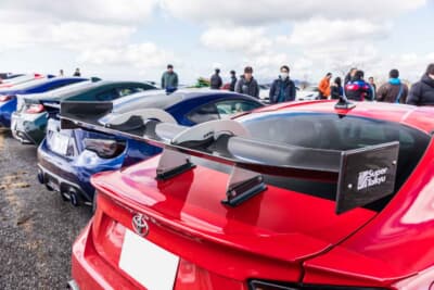 トヨタ 86：SARDのスワンネックウイングを装着