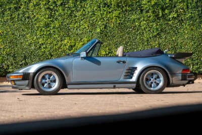 42万8500ドル（邦貨換算約6390万円）で落札されたポルシェ「911ターボ  フラットノーズ カブリオレ」（C）Courtesy of RM Sotheby's