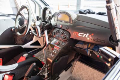 アバルト500 R3T：ディスプレイはドライバー正面からダッシュボード中央に移植されている