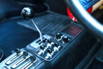 17万8250英ポンド（邦貨換算約3340万円）で落札されたフェラーリ「365GT4BB」（C）Bonhams