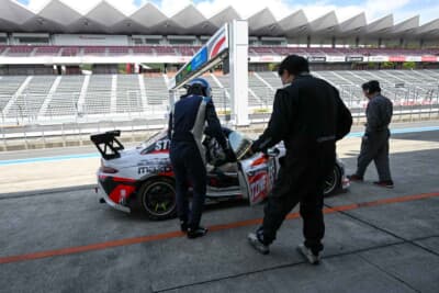 ピットイン時は本戦を想定したドライバーチェンジを実施