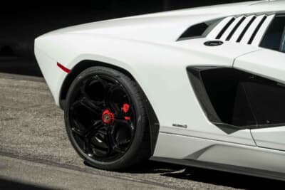 190万ドル～240万ドル（邦貨換算約2億7180万円～3億4335万円）で現在も販売中のランボルギーニ「カウンタックLPI800-4」（C）Bonhams