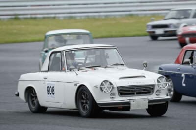 走行会“RACメモリアルラン”を走るフェアレディSR311、欧州車が圧倒的に多いイベントで日本車の個性をアピール