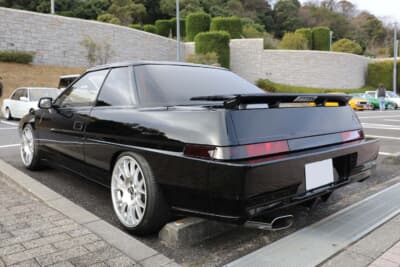 スバル アルシオーネ:フェンダーとのクリアランスをなくすため、スペーサーで外側にオフセットしているため、ロングスタッドボルトへの打ち直しも行われている