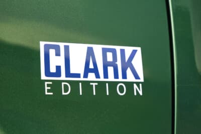 ロータス エミーラ クラーク エディション：クラーク・エディション専用のドアバッジが装着される