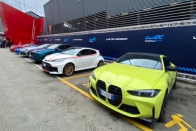 WEC(FIA世界耐久選⼿権)のパドックの入り口には、参戦する各自動車メーカーのご自慢の1台が並んでいます