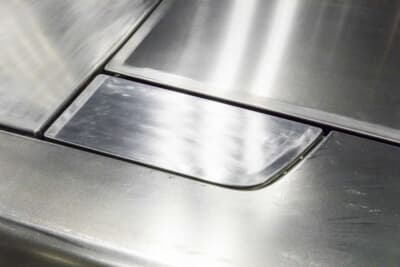 日産 S30型 フェアレディZ：パネルにマグネシウムを添加した5000番台のアルミ合金を使用している