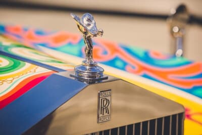 ロールス・ロイス ファントムV：ジョン・レノンのケンウッドの邸宅の前に誇らしげに停められていたモデル