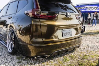 ホンダ CR-V：リアバンパーの上半分は純正で、下半分はホンダ FL系シビックのバンパーとマフラーエンドをドッキング