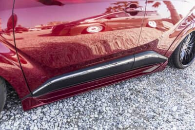 トヨタ C-HR：サイドにはTRDのエアロパーツを装着