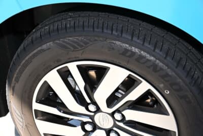 サーキット走行といえども、タイヤは新車装着タイヤのままで走行できる