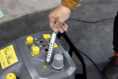 スチーマーの中に同社製のヒートシリンダーを入れることで、純水にセラミックガラスが溶け出し、コーティングが可能となる