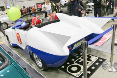 マッハ222：マッハ号はV型12気筒エンジンをリヤミッドシップレイアウトしていたが、マッハ222は直列4気筒をフロントに搭載
