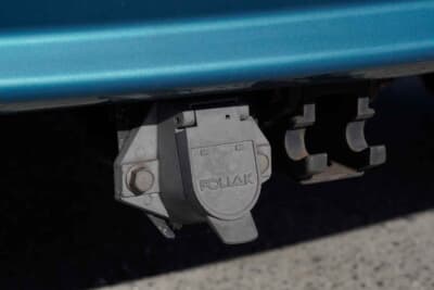 ルノー カングー：トレーラー牽引用のヒッチメンバーは購入時よりついていたが、これもきっと使わないだろうなとのこと