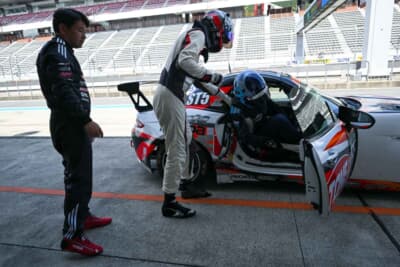 ピットイン時は本戦を想定したドライバーチェンジを実施