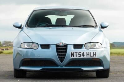 7000ポンド~1万ポンド(邦貨換算約135万円〜193万円)で現在も販売中のアルファ ロメオ「147GTA」(C)Bonhams