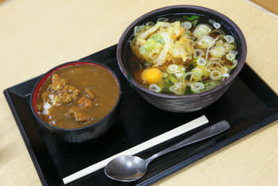 天玉うどんにカレー・ライス食べ放題（+300円）で1180円
