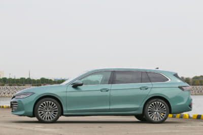 VW パサートeTSIエレガンス:先代モデルより全長とホイールベースが長くなり、リアシートの居住性が向上