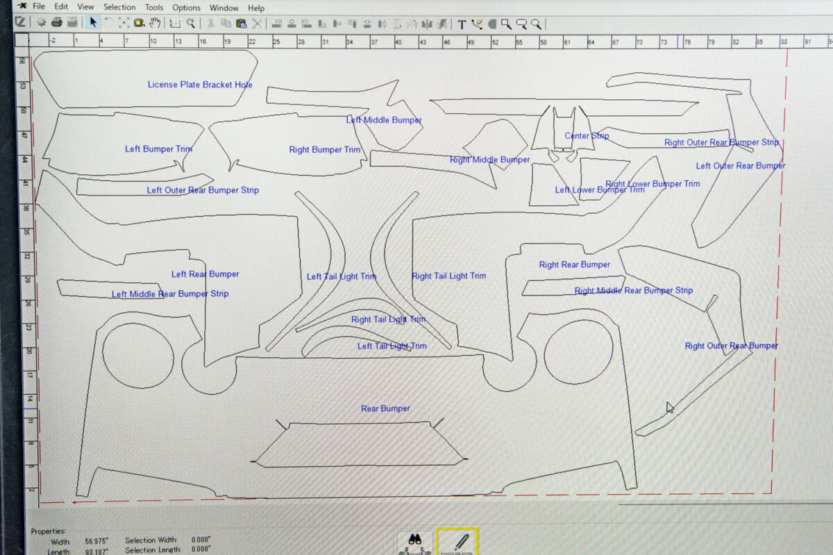 XPELデザインアクセスプログラム（DAP）は10万車種以上のカットパターンを用意。同社はカッティングプロッタも備え、その場でフォルムをカット可能
