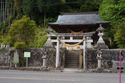 散策ではWRC開催時の象徴的なコーナーとなり世界的に発信された地元の熊野神社へも参拝