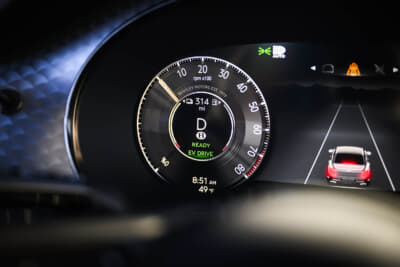 ベントレーは全モデルにプラグインハイブリッド（PHEV）オプションを用意している