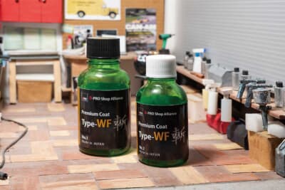 最高のツヤ感を演出するボディコーティングのタイプWF斬は、滑水性による水切れの良さも特徴。耐久性の高い2層コートで愛車を守る