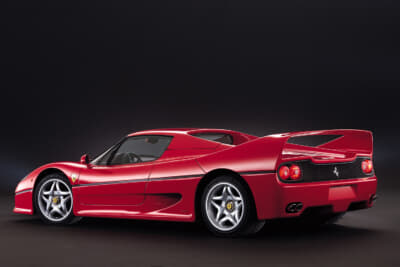 フェラーリ F50：最高速度は325km/hに達する