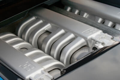 最高出力555psを発生するW18エンジン