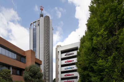 ヴィアーレ・チロ・メノッティに位置する歴史あるモデナ工場