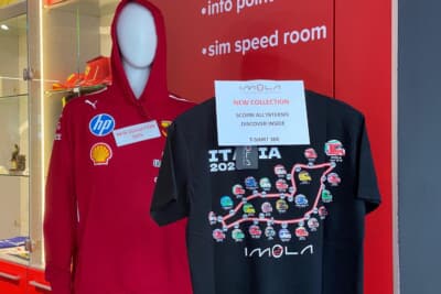 イモラサーキットのショップ。新商品のTシャツにちょっとグッときました