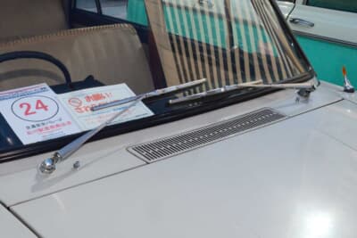 日産 2代目 410型 ダットサン ブルーバード：華飾を排したスタンダード・グレードは、ピニンファリーナの意図したプレーンなデザインがより際立つ