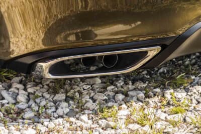 ホンダ CR-V：ホンダ FL系シビックのマフラーガーニッシュを装着している