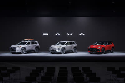 左からトヨタ RAV4 Woodland（北米仕様）、RAV4 CORE、RAV4 GR スポーツ。すべてプロトタイプだ