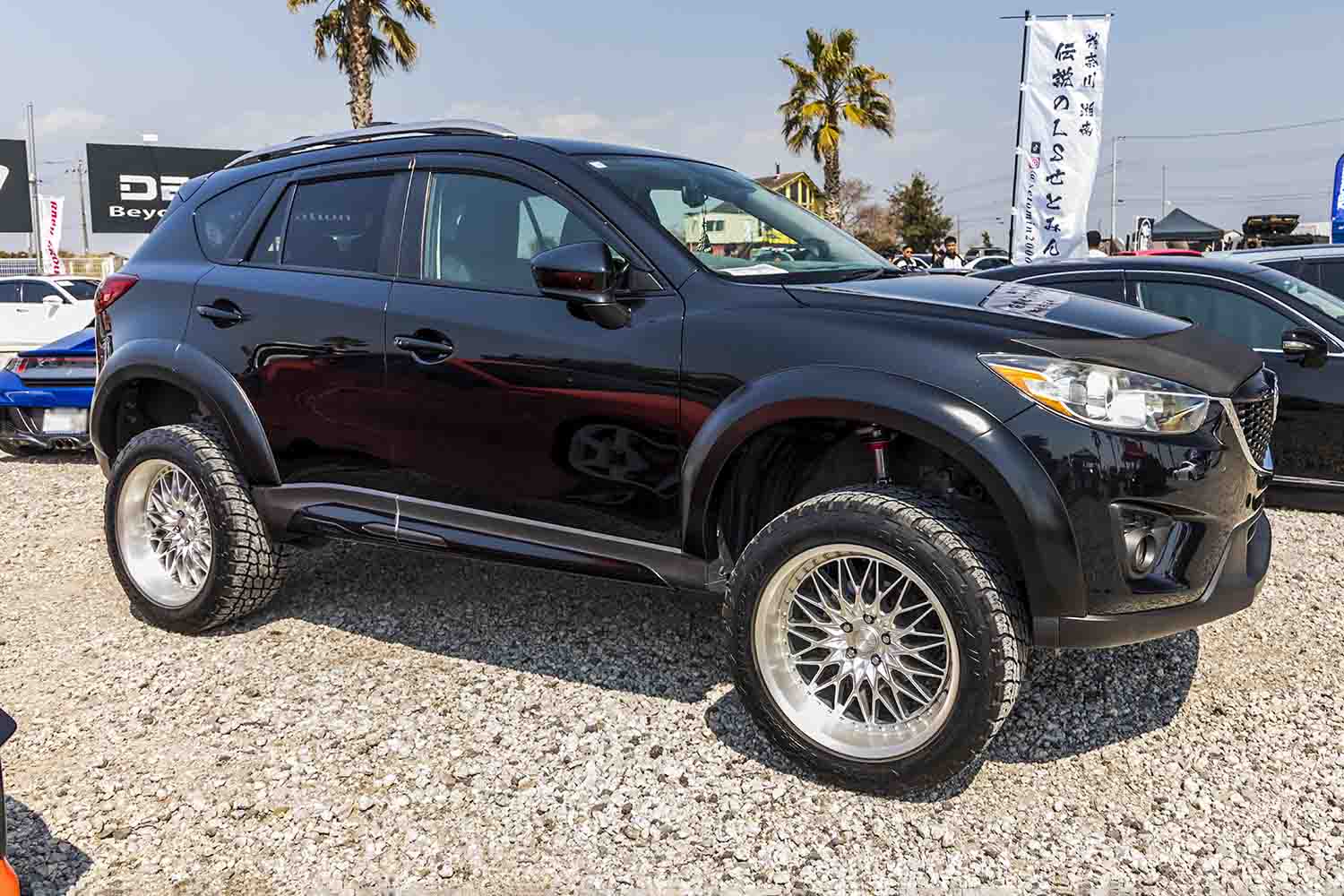 6インチ大胆リフトアップのマツダ「CX-5」をUSDMスタイルでさらに個性