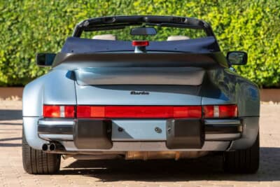 42万8500ドル（邦貨換算約6390万円）で落札されたポルシェ「911ターボ  フラットノーズ カブリオレ」（C）Courtesy of RM Sotheby's