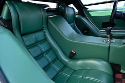 ランボルギーニ カウンタック LP5000Sクアトロヴァルヴォーレ レプリカ：グリーンの革内装と組み合わせている