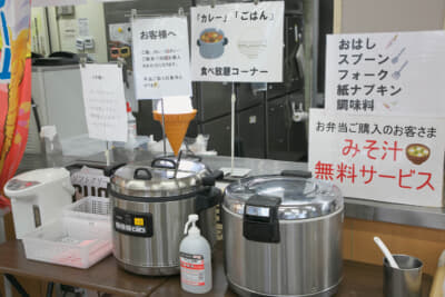 カレーのルーとご飯はセルフサービス
