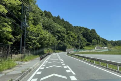 豊田市下山地区は豊田市や岡崎市からクルマでも40分ほどのアクセス。のどかな田園風景や里山が広がっている。きれに整備されている道路が多くツーリングやドライブも楽しい