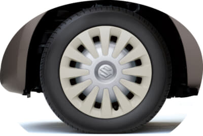 スズキ ワゴンR スマイル クリームコーデ：14インチのフルホイールキャップを装着する