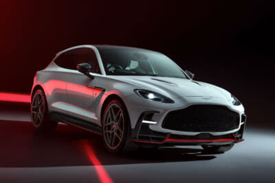 アストンマーティン DBX S：ステアリング比はDBX707より4％高速化され、アジリティが向上