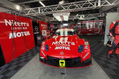 23号車のMOTUL AUTECH Z