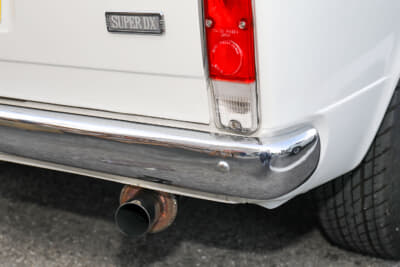 三菱 4代目 ミニカ：4代目までは古さを感じさせてくれるメッキバンパーを装着。5代目以降はウレタンバンパーに変更されいる