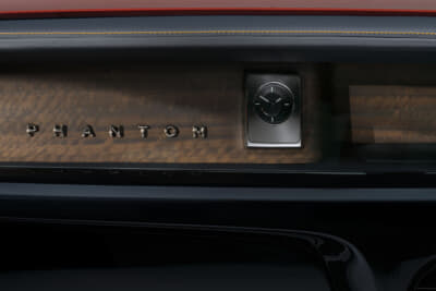ロールス・ロイス ファントム：上質な木材を使用したインテリア