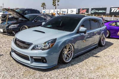 スバル BR型 レガシィ:純正には設定のない明るめのライトブルーでペイント