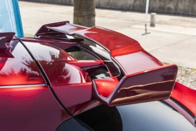 トヨタ C-HR：ルーフにはシルクブレイズのウイングを装着