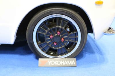 トヨタ パプリカ 800 スーパー：足もとには横浜ゴムのタイヤを装備