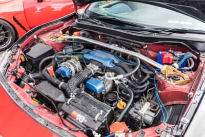 トヨタ 86：エンジンは本体こそノーマルのままだが、エキマニはGR86用を加工流用している