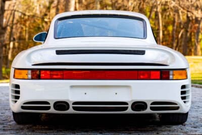 オークション終了後に個別販売されたポルシェ「959シュポルト」（C）Courtesy of RM Sotheby's
