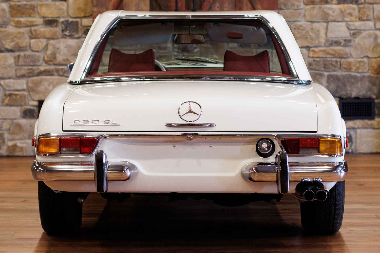 メルセデス・ベンツ「280SL」が約2580万円で落札！クラシックカーを初